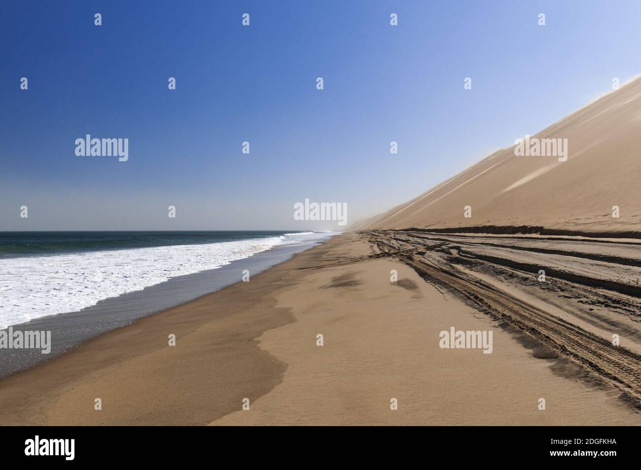 Sandstorm on the Skeleton Coast, dunes to the Atlantic Ocean, Namib Desert, Namibia, Africa. Stock Photo