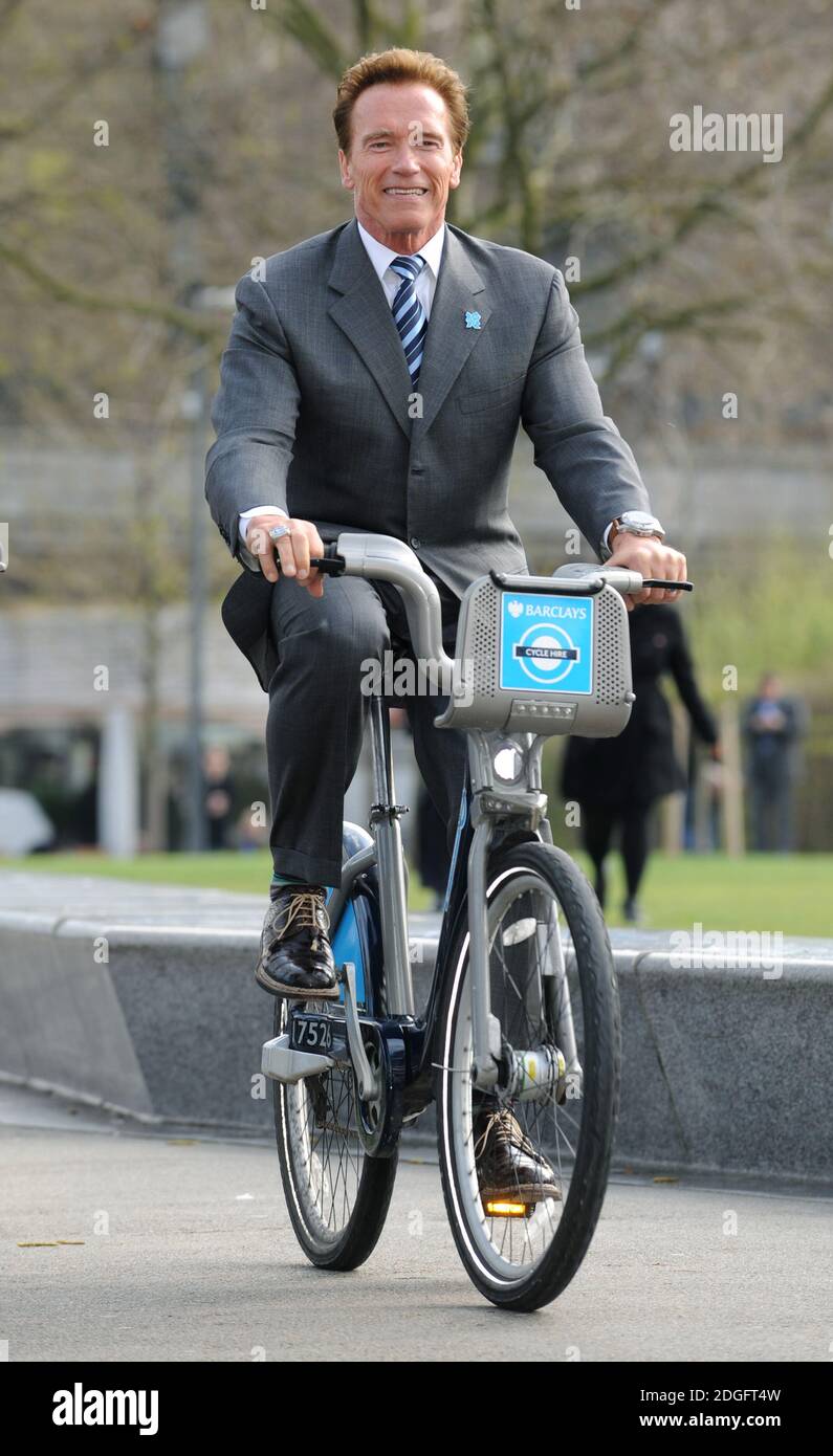 Arnold Schwarzenegger Wears a Cowboy Hat During His Morning Bike Ride Over  Memorial Day Weekend: Photo 4460627, Arnold Schwarzenegger Photos