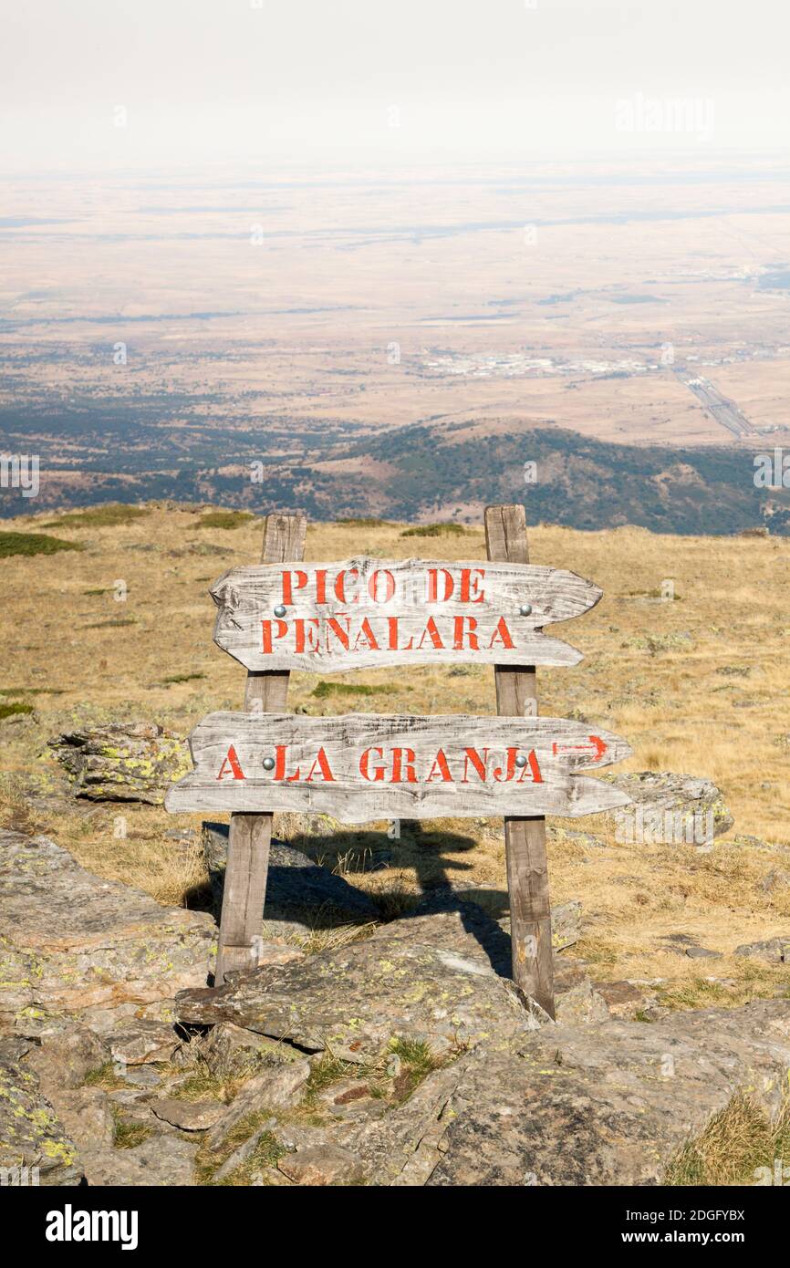 Top of the Peñalara peak in the Sierra de Guadarrama National Park. Wooden signage at the summit. Paso de Claveles, between Segovia and Madrid. Stock Photo