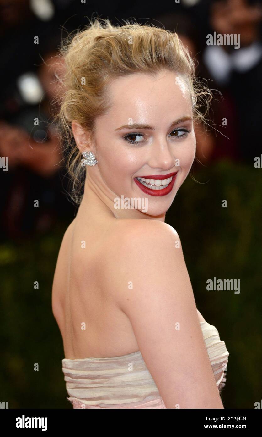 Suki Waterhouse arriving at the Costume Institute Benefit Met Gala