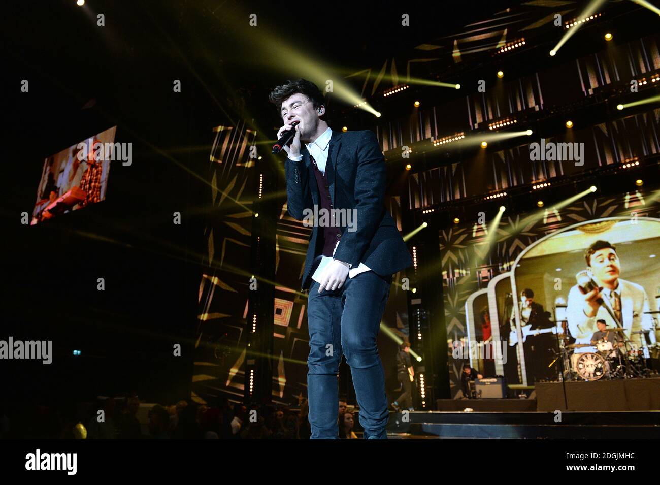 Jake roche performing hi-res stock photography and images - Alamy