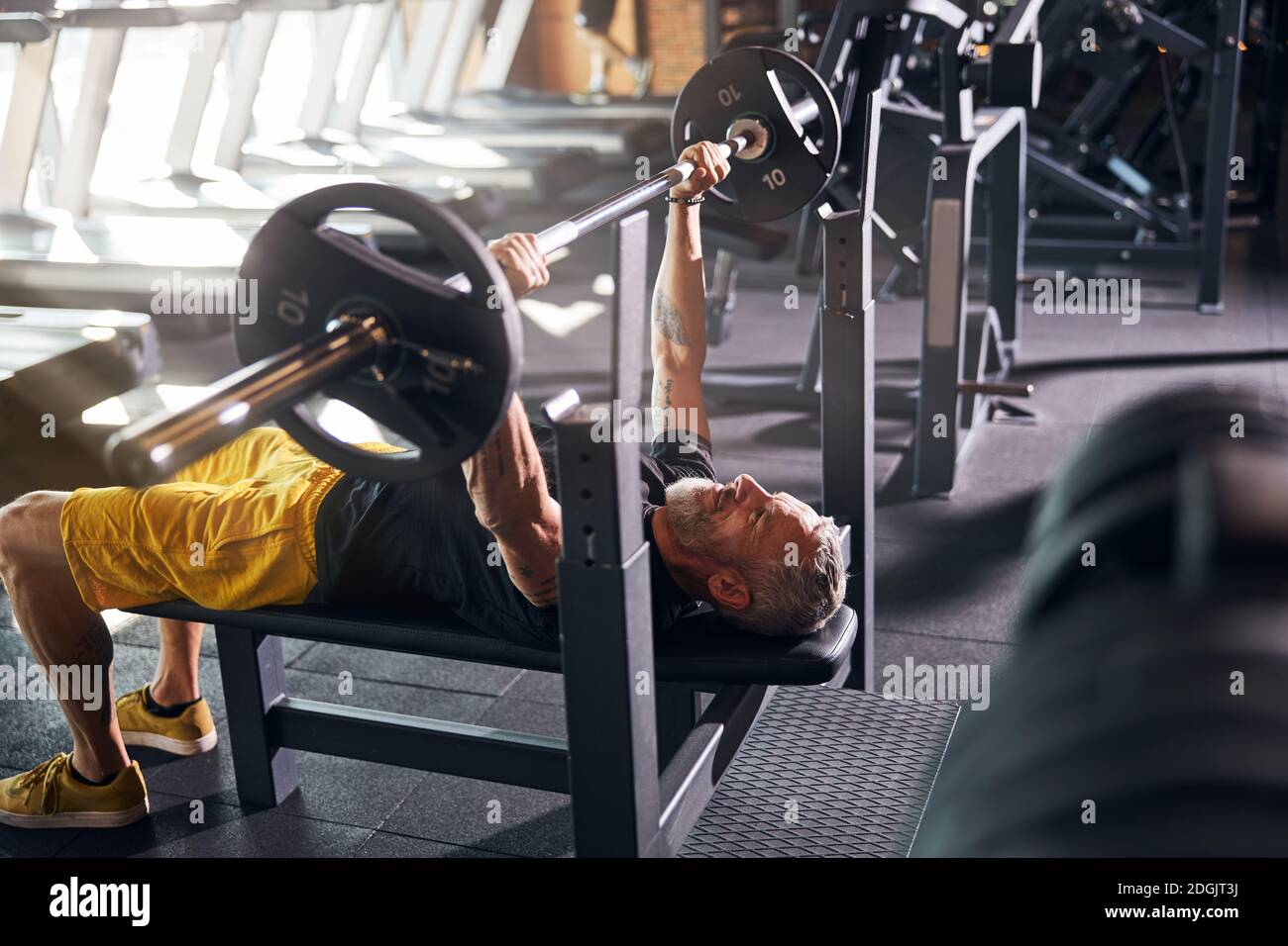 Bodybuilder lying on his back during the bench press Stock Photo Alamy