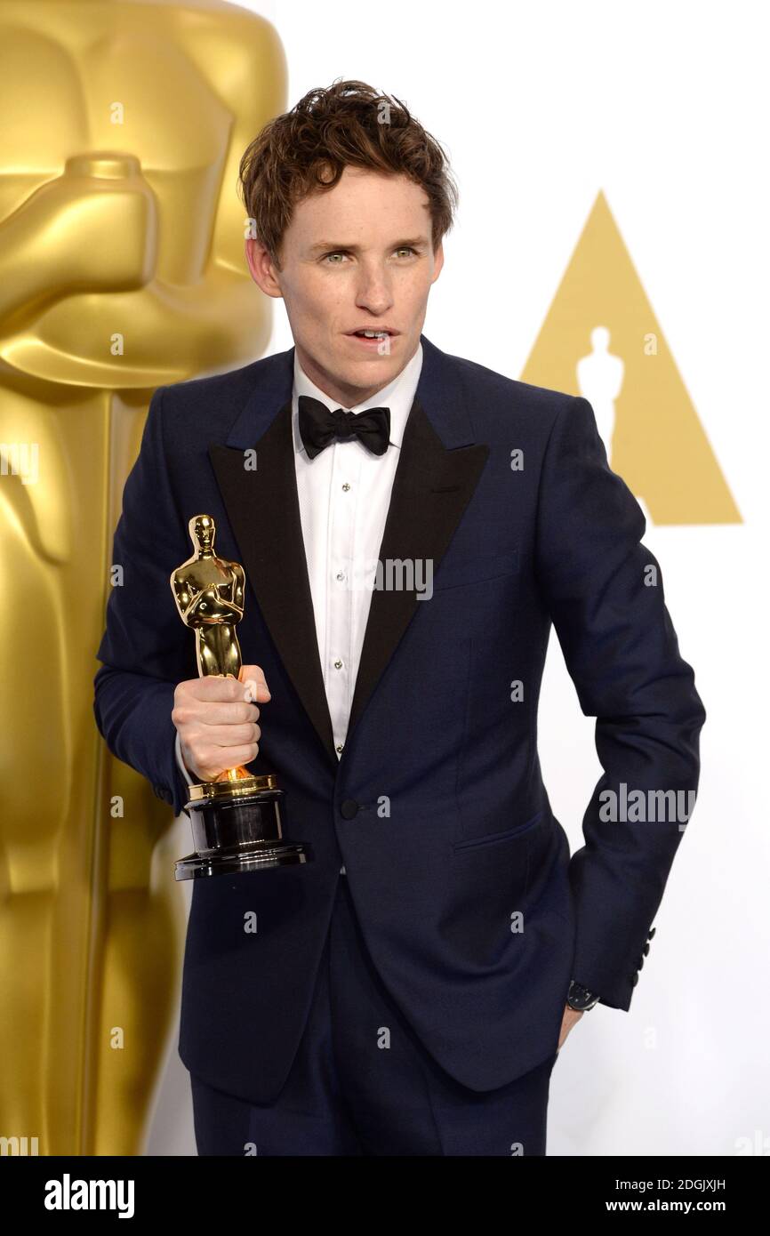 Eddie Redmayne with the Actor in a Leading Role Award for 'The Theory ...