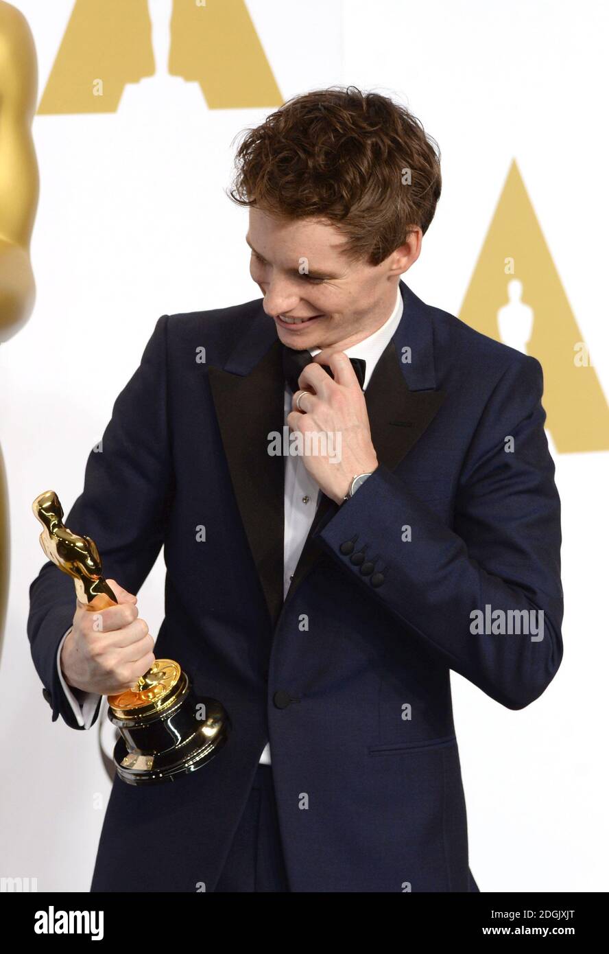 Eddie Redmayne with the Actor in a Leading Role Award for 'The Theory ...
