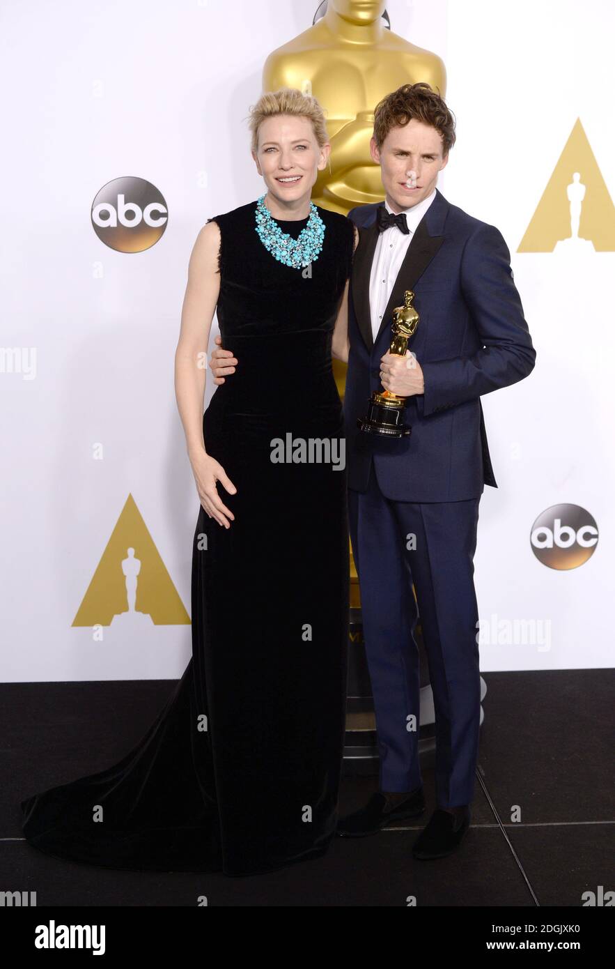 Eddie Redmayne with the Actor in a Leading Role Award for 'The Theory ...