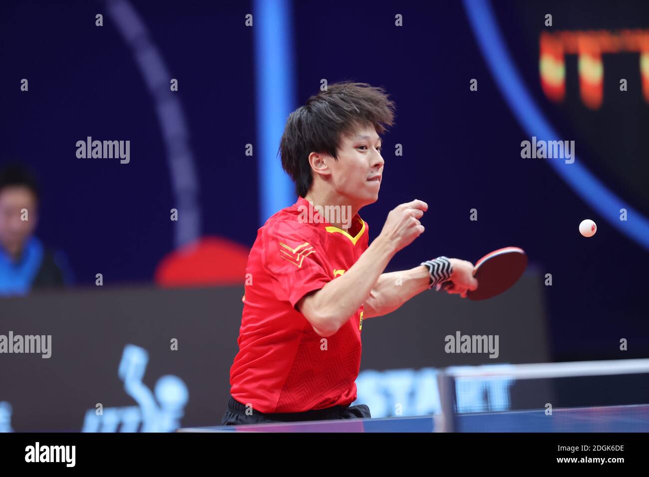 Chinese table tennis player Lin Gaoyuan plays against Japanese table tennis  player Koki Niwa at the men¯s eighth-final of Bank of Communications 2020  Stock Photo - Alamy