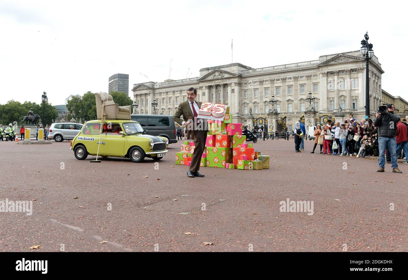 Rowan Atkinson as Mr Bean at Buckingham Palace to launch the new Mr Bean DVD and to celebrate the 25th Anniversary of the character's creation. Stock Photo