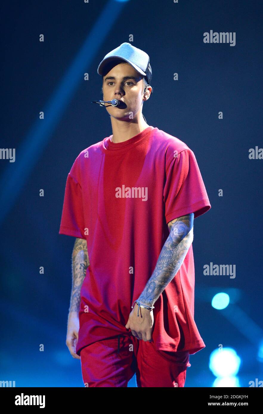 Justin Bieber performs during the 2015 MTV Europe Music Awards at