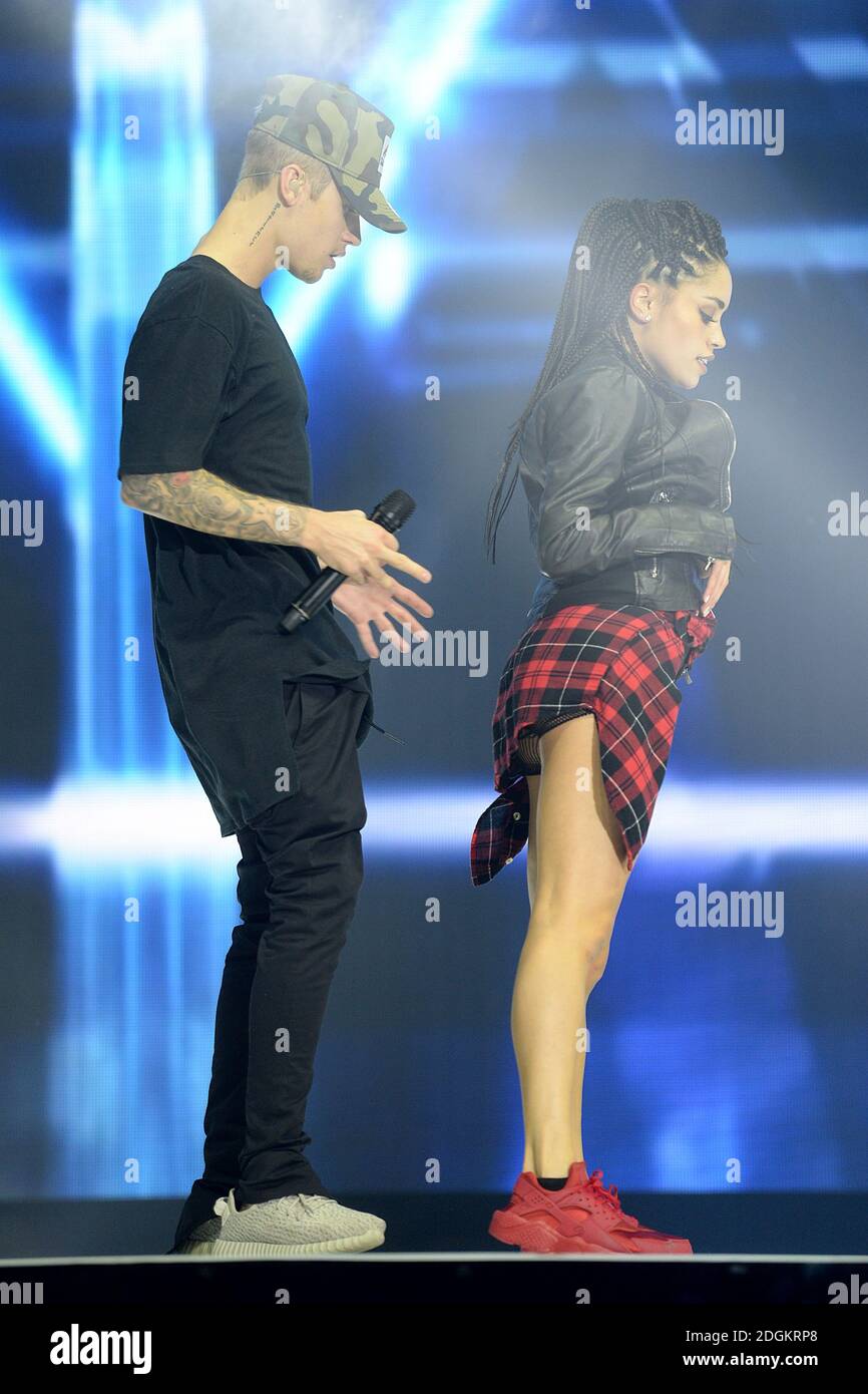Justin Bieber Grinding On Stage