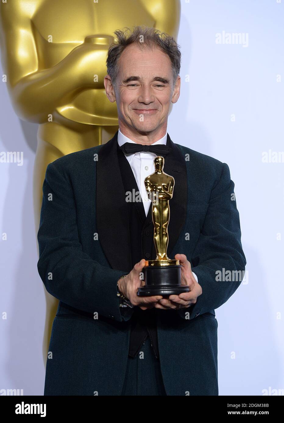 Mark Rylance with the Oscar for Best Supporting Actor, Bridge of Spies ...