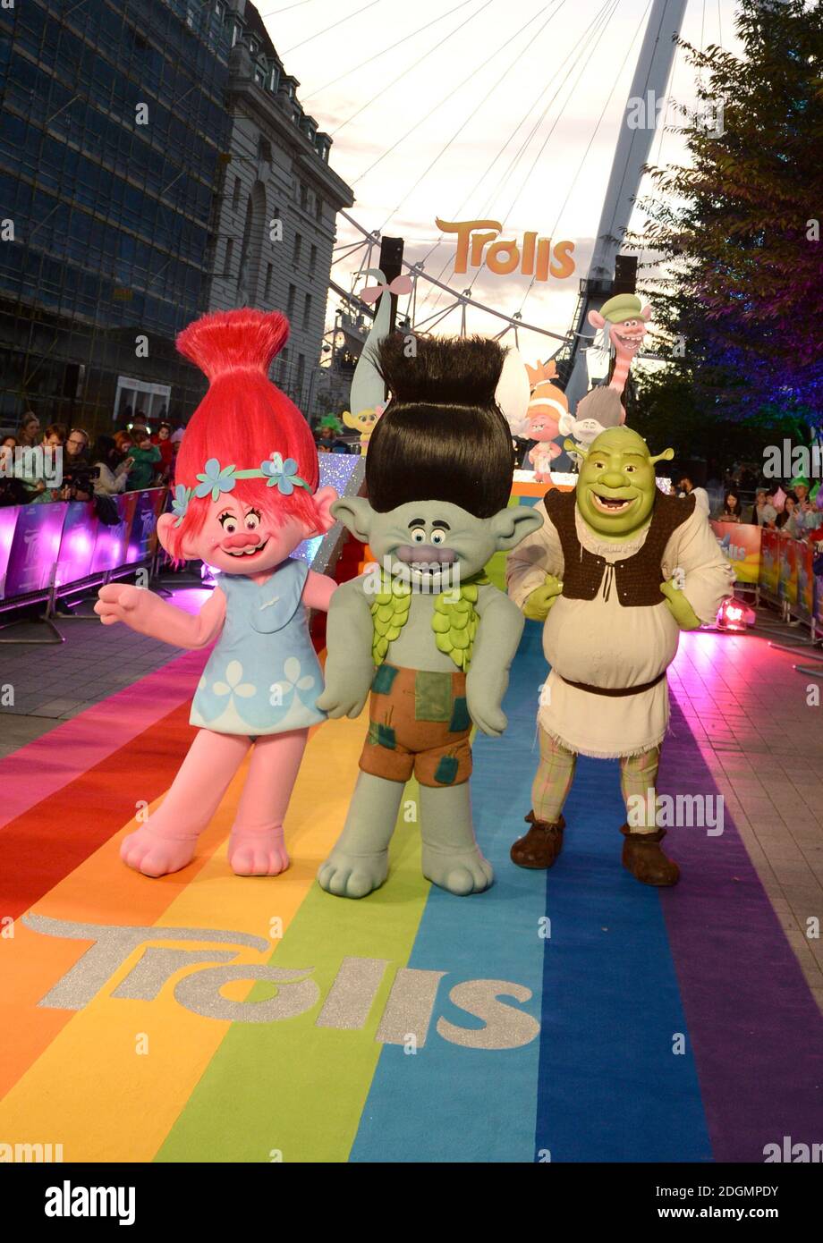 https://c8.alamy.com/comp/2DGMPDY/poppy-branch-and-shrek-attending-the-trolls-special-event-at-the-coca-cola-london-eye-on-the-river-thames-in-london-picture-date-thursday-september-28-2016-photo-credit-should-read-doug-peters-empics-entertainment-2DGMPDY.jpg