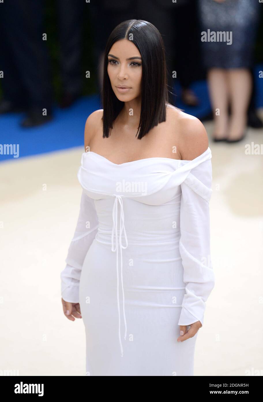 18+ White Dress Kim Kardashian