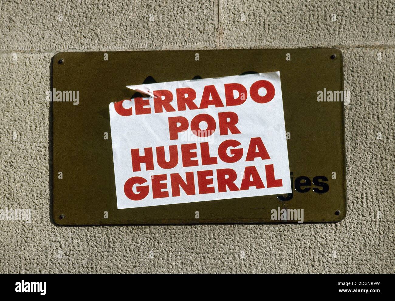 Sticker in Spanish language ' Cerrado por Huelga General' (Closed for General Strike). Spain, January 27, 1994. Stock Photo