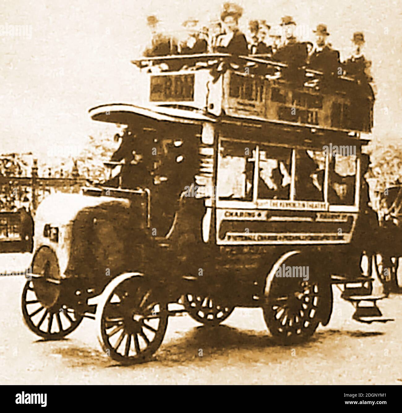 1899 photograph of the first Lawson type motor bus put into service in London. In 1855 the London General Omnibus Company  was founded to amalgamate and regulate all horse-drawn omnibus services  operating in London but began manufacturing and operating motor vehicles from 1909 onwards. Stock Photo