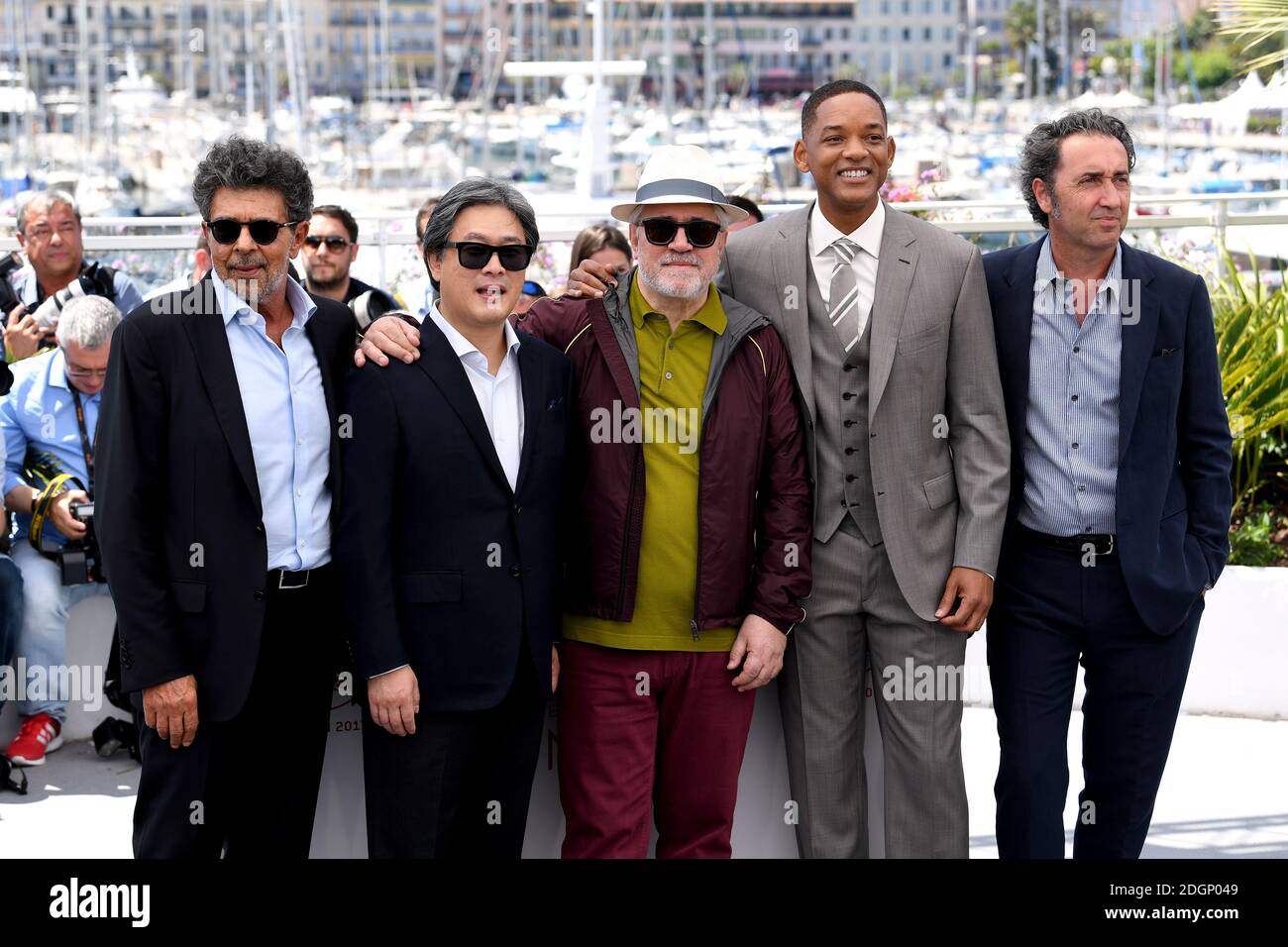 Gabriel Yared (left), Park Chan-Wook (second left), Pedro Almodovar (centre), Will Smith (second right) and Paolo Sorrentino (right) attending the Festival De Cannes Jury photocall as part of the 70th Cannes Film Festival. Photo credit should read: Doug Peters/EMPICS Entertainment  Stock Photo