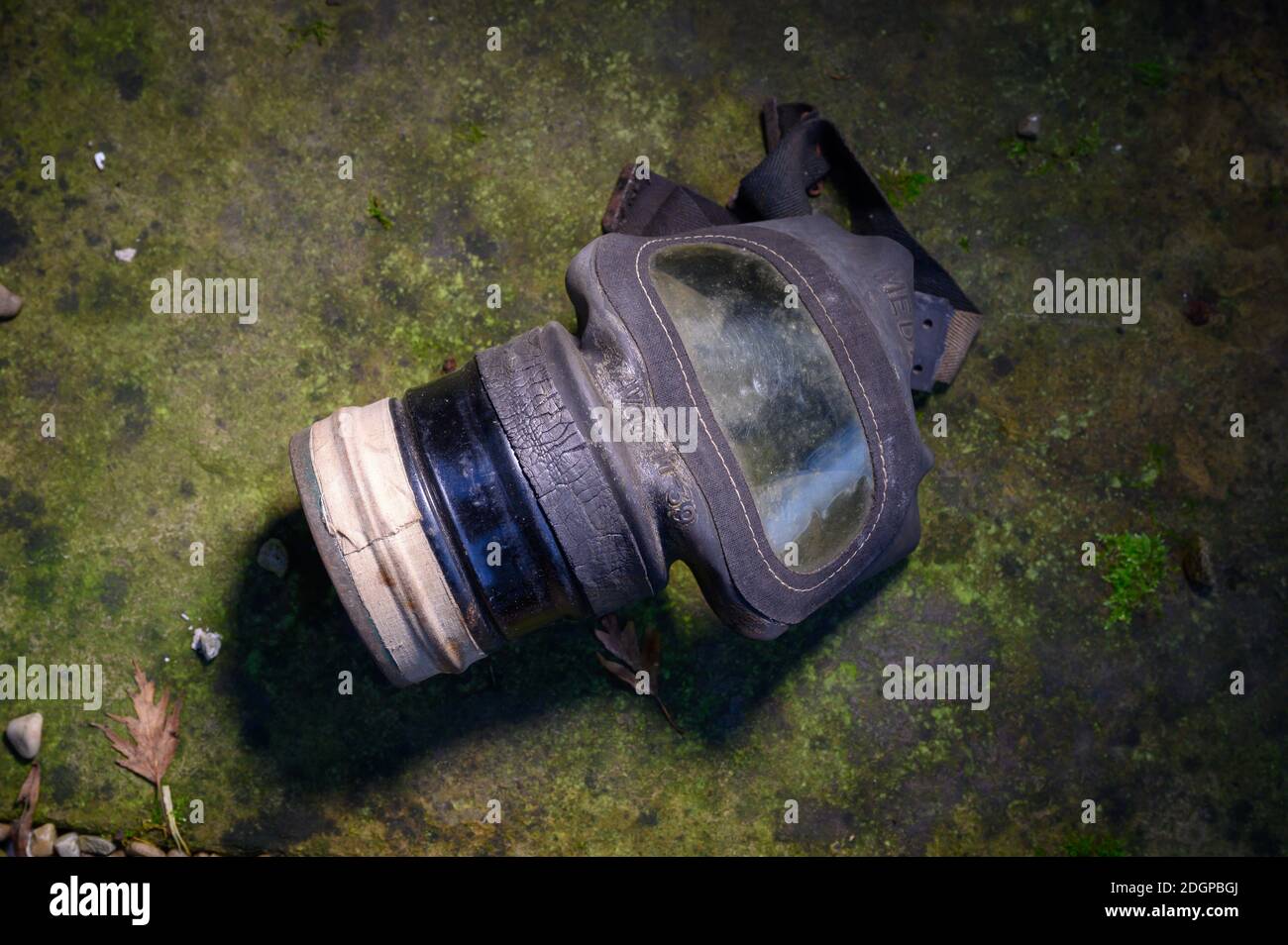 Gas mask wwii child hi-res stock photography and images - Alamy