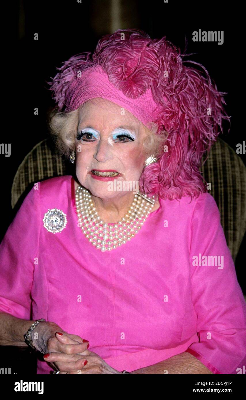 Author Dame Barbara Cartland On The South Band Show Stock Photo Alamy