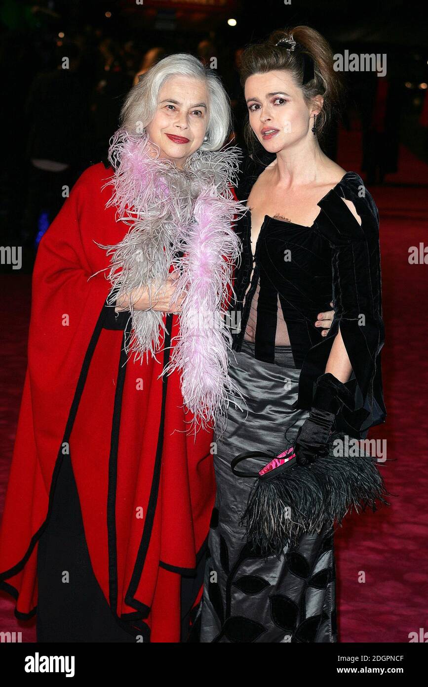 Helena Bonham Carter and her mother at the premiere of Bridget Jones, The  Edge of Reason, Leicester Square, London. Doug Peters/allactiondigital.com  Stock Photo - Alamy