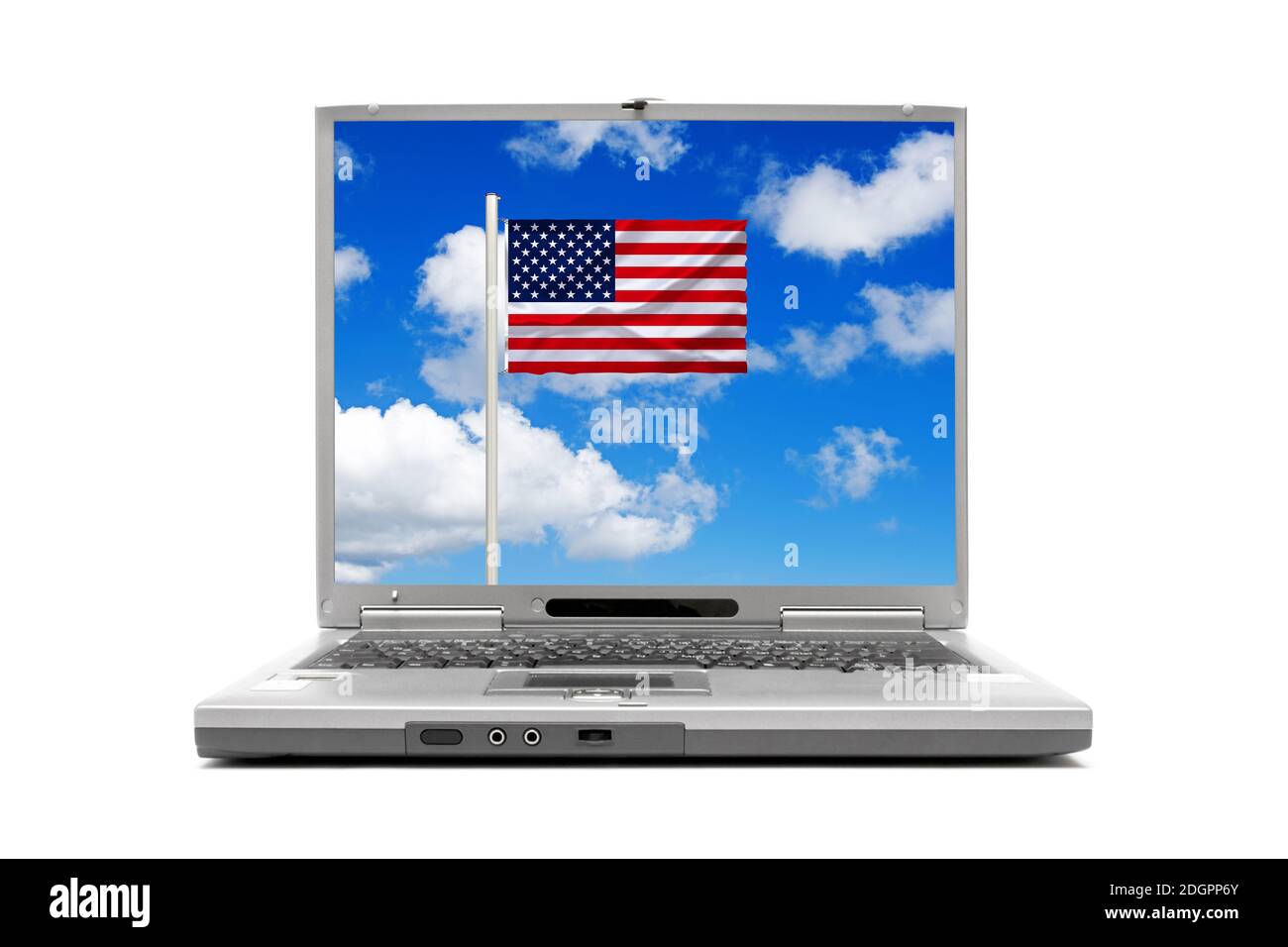 Laptop zeigt Nationalfahne der USA. vor blauen Himmel mit Cumulus Wolken, Reise, Reisen, Online-Buchung, Stock Photo