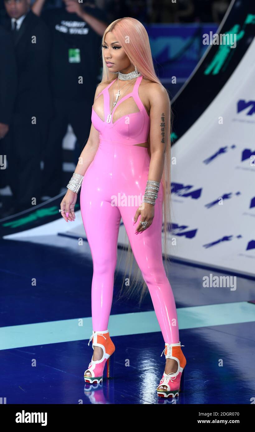 Nicki Minaj suffers 'camel toe' fashion fail in skin-tight pink