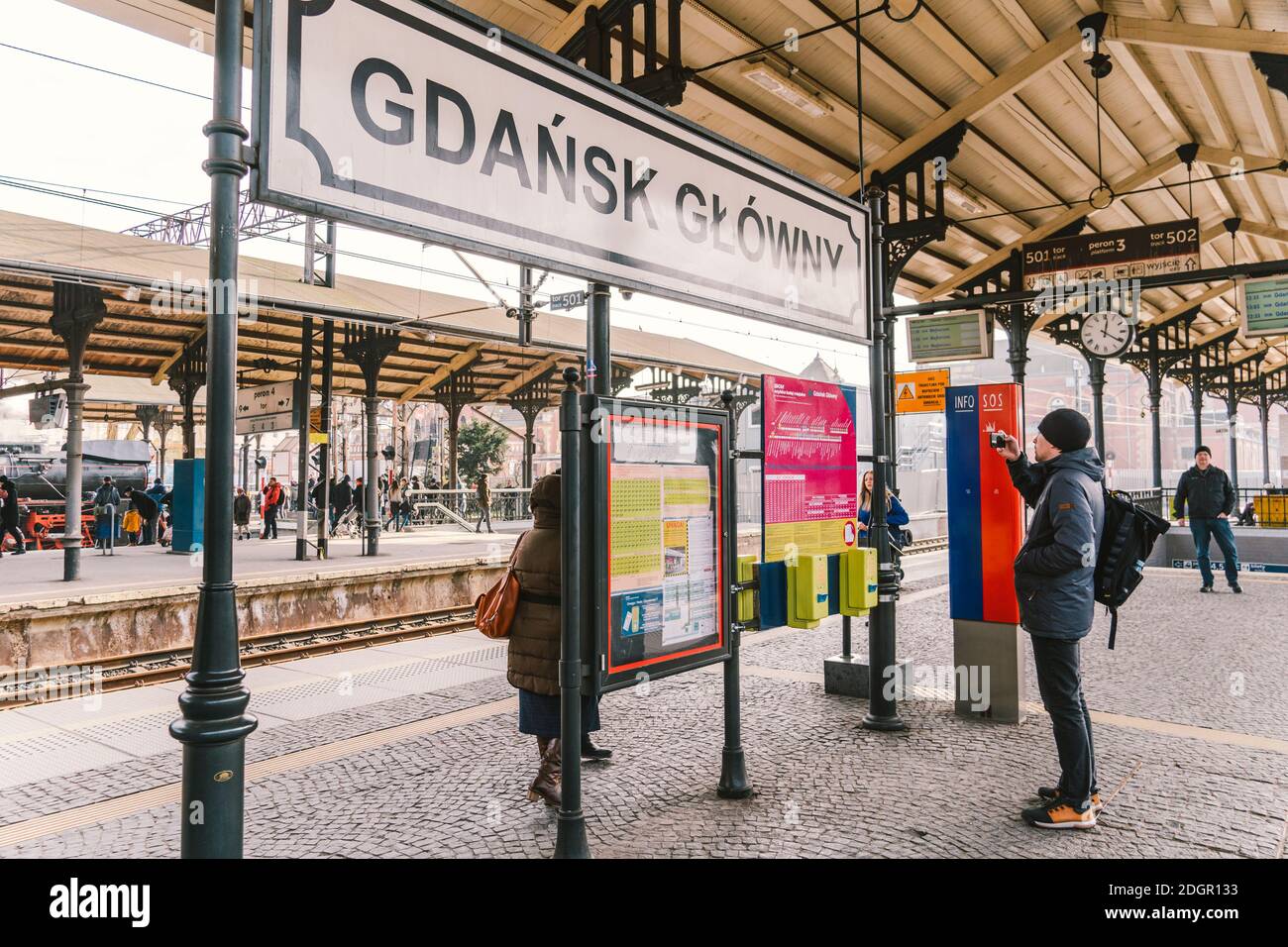 Passengers waiting clock hi-res stock photography and images - Alamy