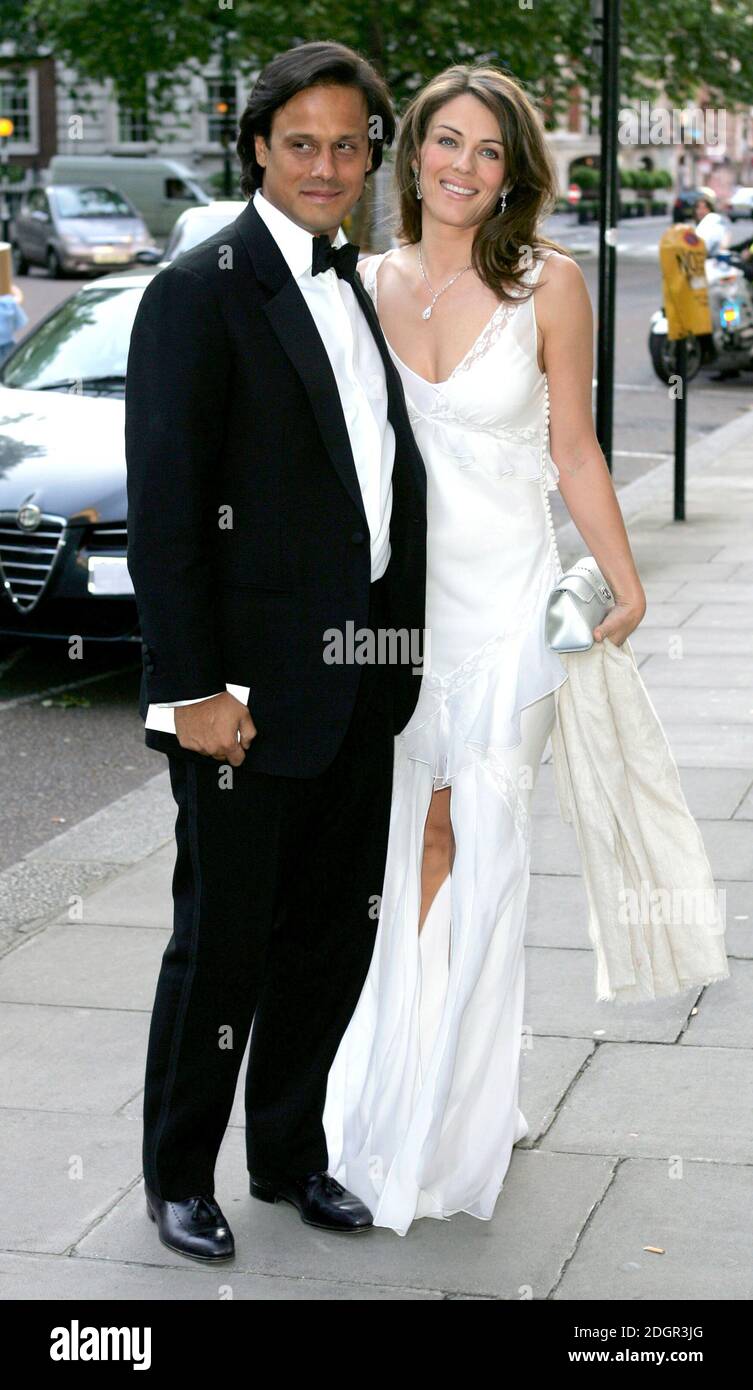 Elizabeth hurley arun nayer hi-res stock photography and images - Alamy