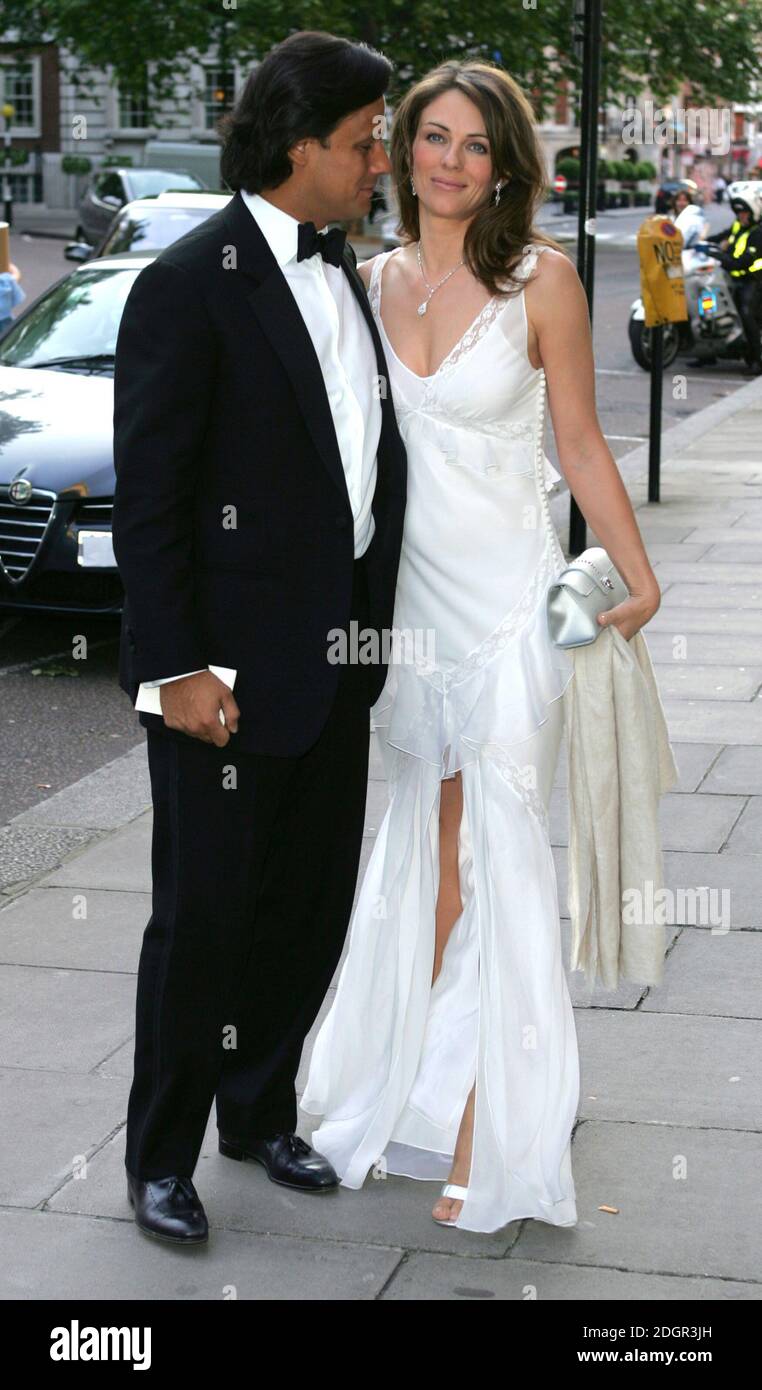 Elizabeth hurley arun nayer hi-res stock photography and images - Alamy