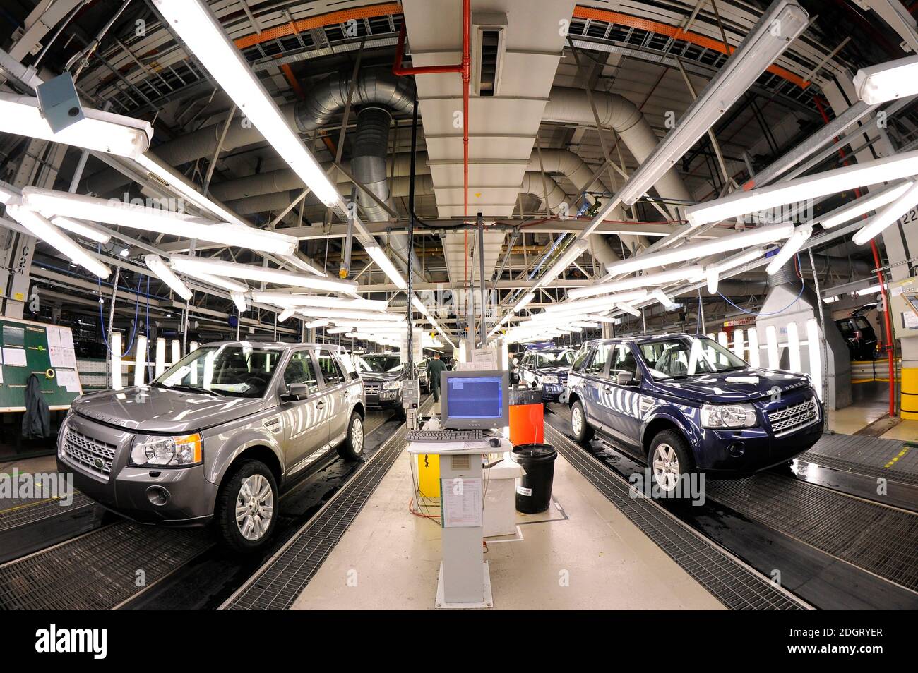 Land Rover Assembly Jaguar land rover halewood hi-res stock photography and images - Alamy
