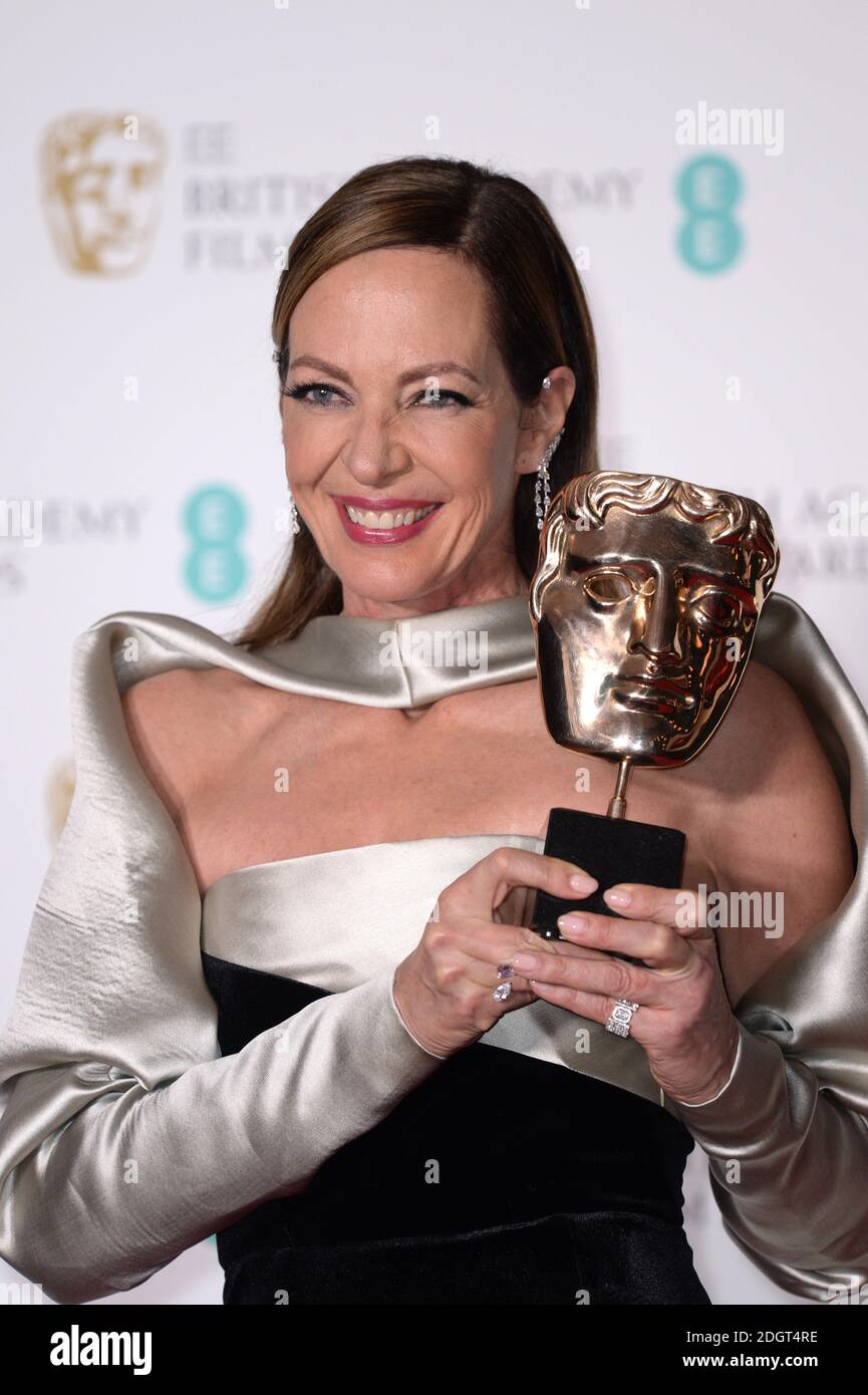 Allison Janney with her award for Best Supporting Actress for her role