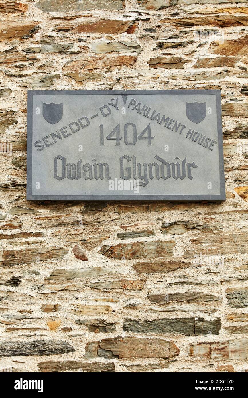 Plaque outside the Owain Glyndwr Parliament House, Machynlleth, Powys, Wales, UK Stock Photo