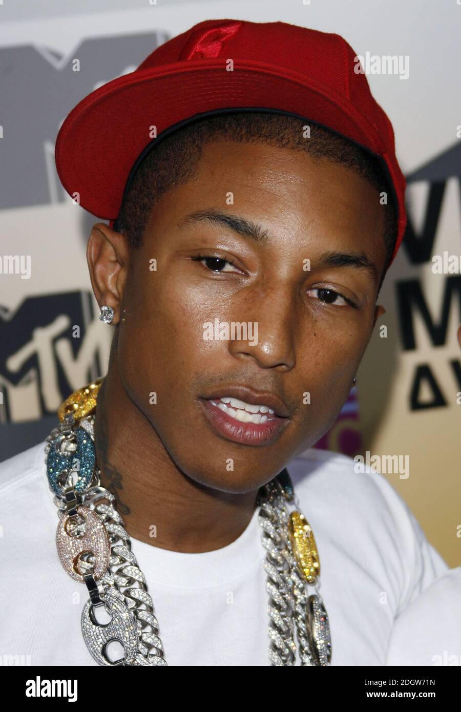 Pharrell Williams arriving at the the MTV Video Music Awards 2006 ...