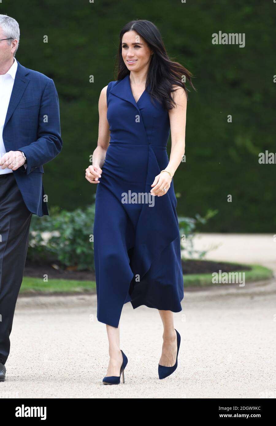 Meghan markle pregnant full length hi-res stock photography and