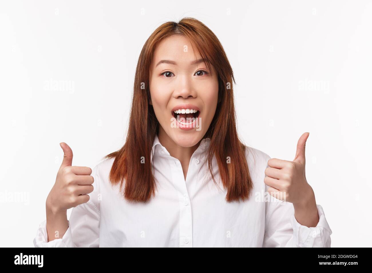 Close-up portrait of supportive cute asian positive girl show thumbs-up ...