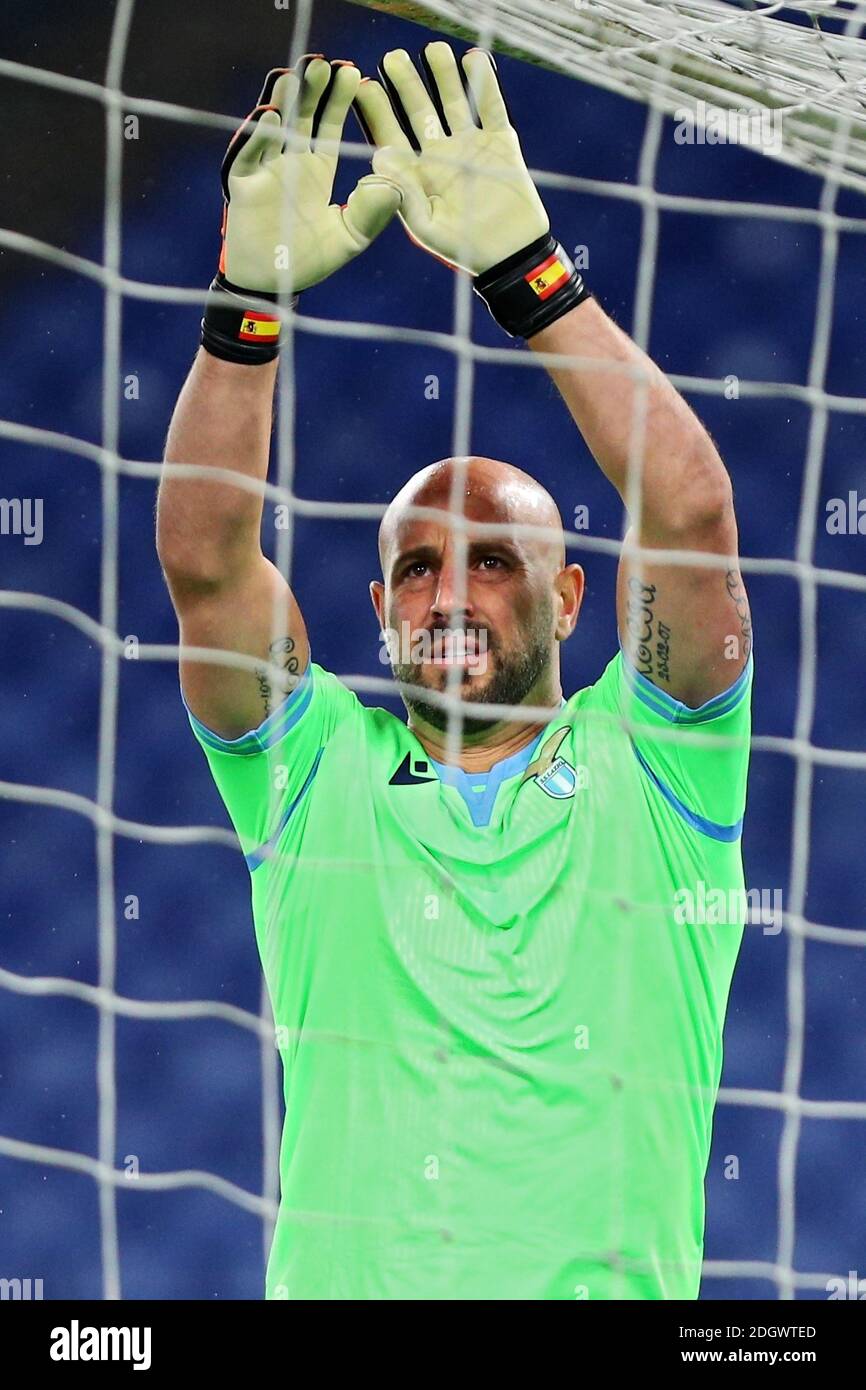 Rome, Italy. 8th Dec 2020. Lazio goalkeeper Pepe Reina warming up during the UEFA Champions League, Group F football match between SS Lazio and Club Brugge KV on December 8, 2020 at Stadio Olimpico in Rome, Italy - Photo Federico Proietti / DPPI / LM Credit: Paola Benini/Alamy Live News Stock Photo