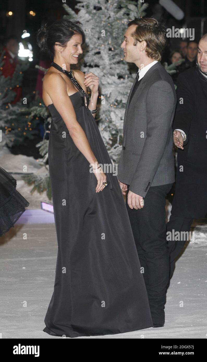 Cameron Diaz and Jude Law arriving at UK Premiere of The Holiday, Odeon  Cinema, Leicester Square, London Stock Photo - Alamy, image size:794x1390
