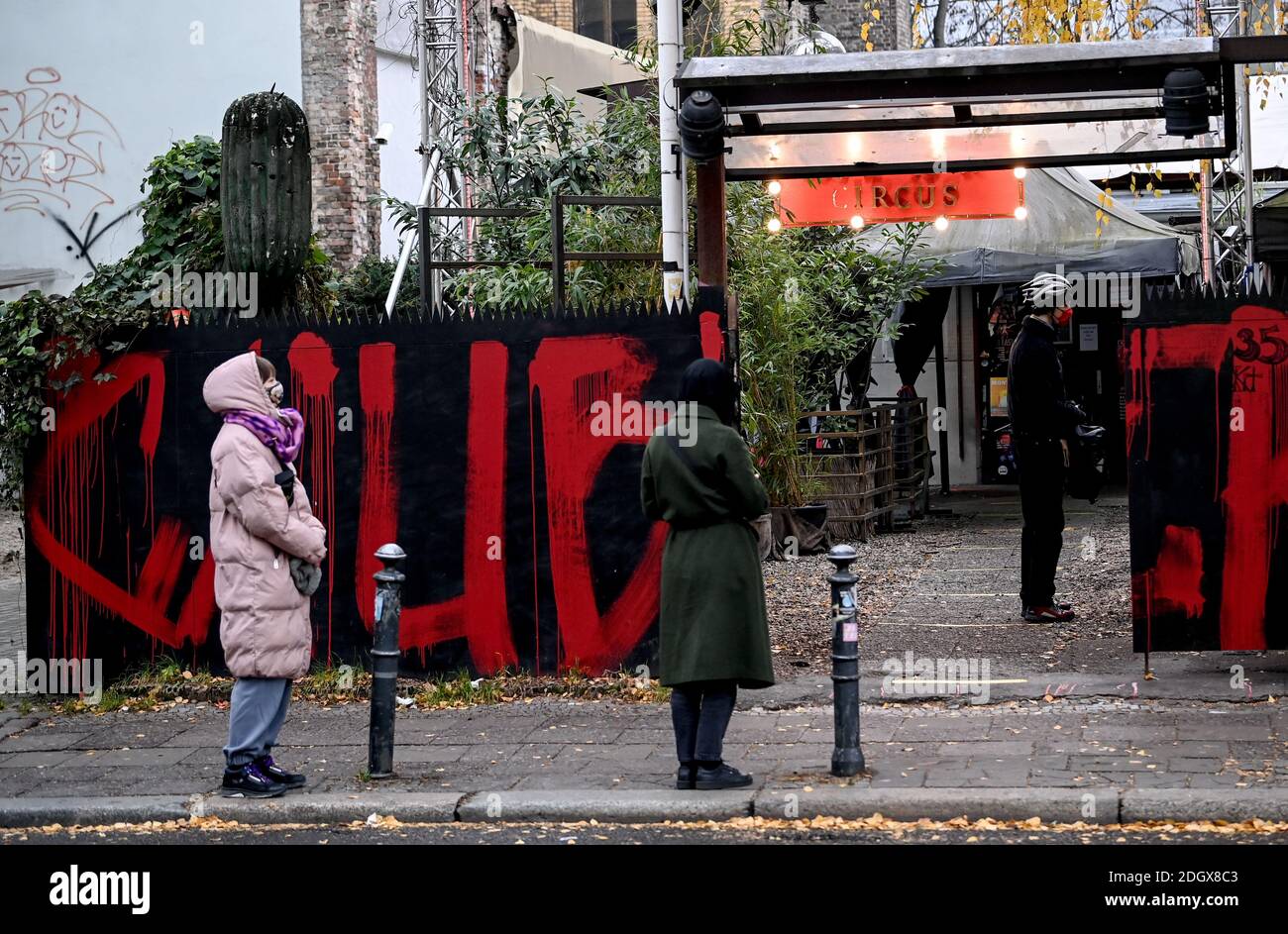 Berlin, Germany. 09th Dec, 2020. People are queuing in front of the  entrance area of the nightclub 