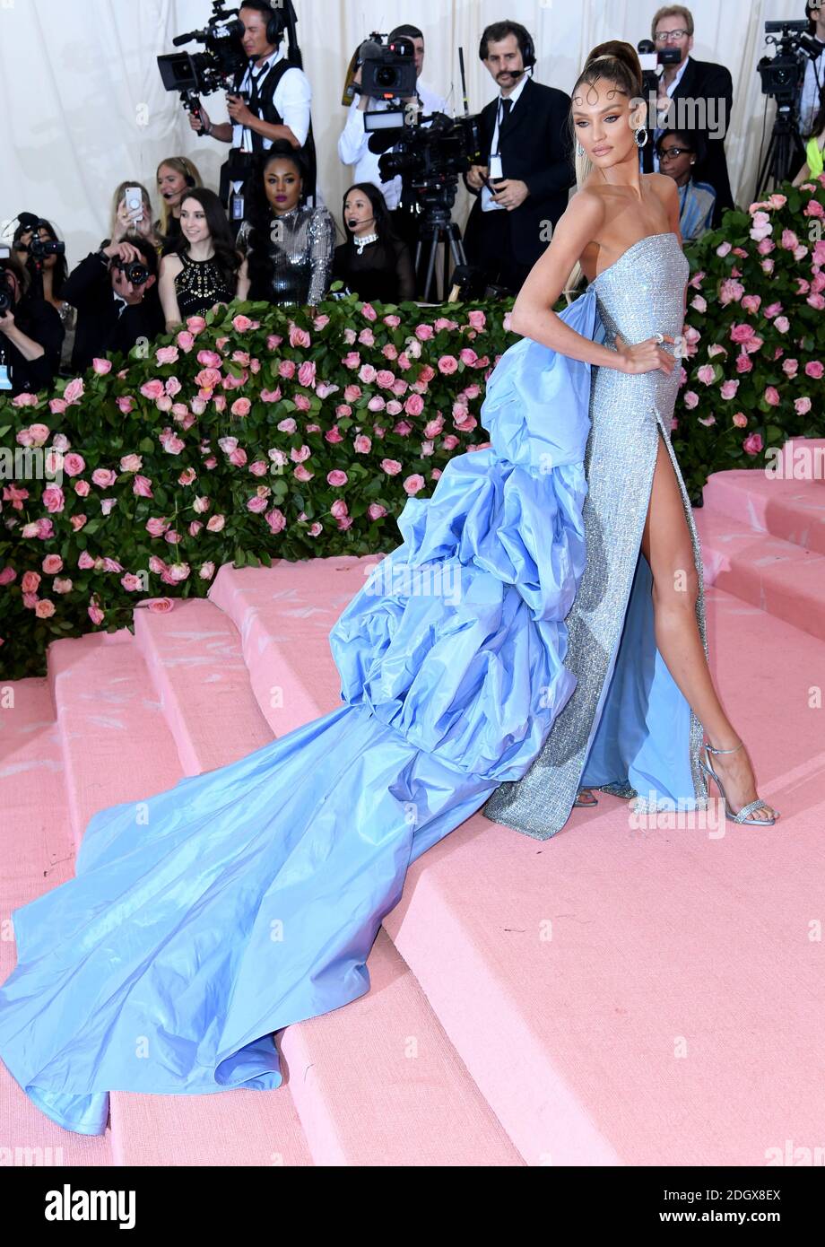 candice swanepoel blue dress Candice swanepoel blue dress hi-res stock photography and images