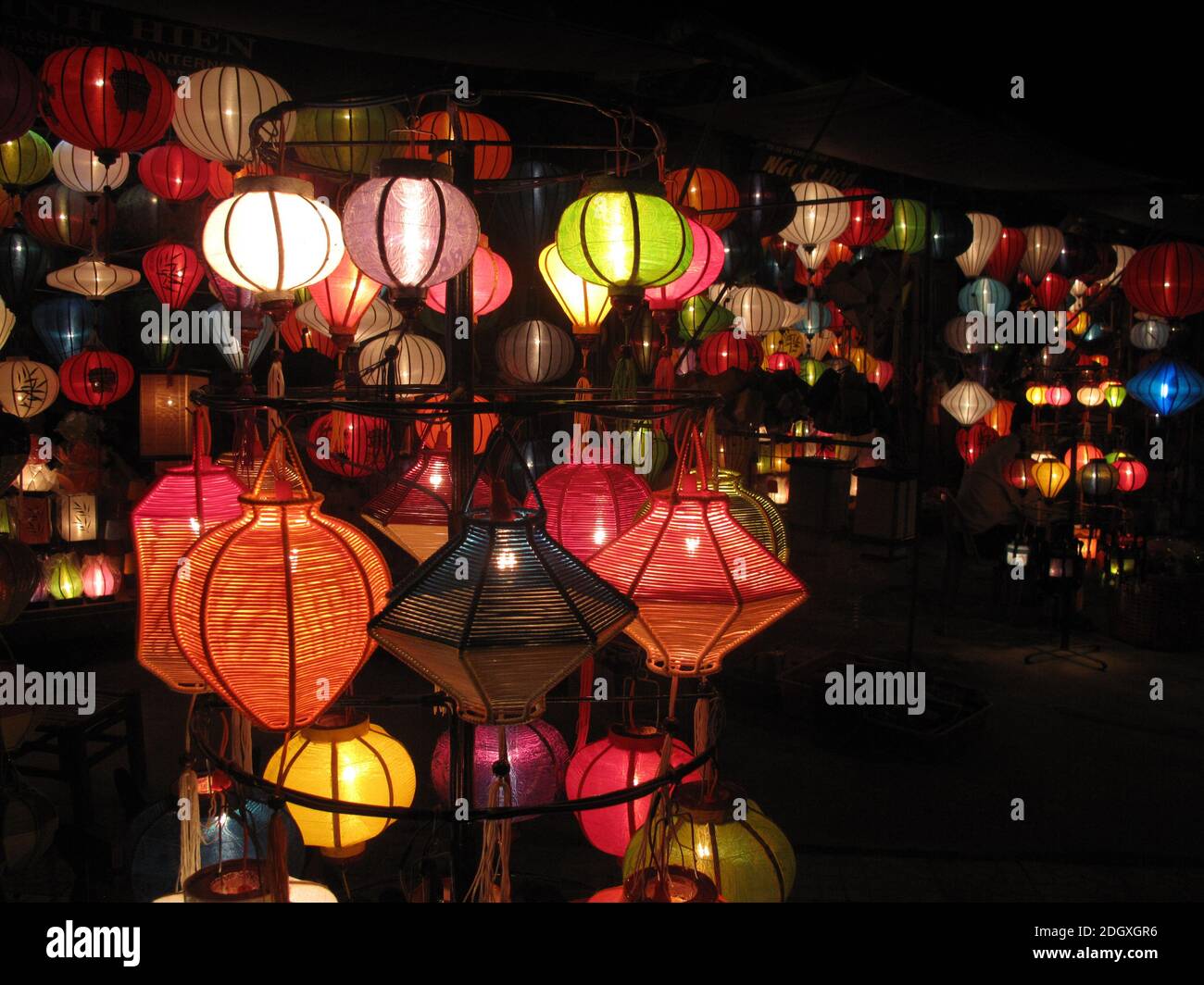 Chinese handmade lanterns hi-res stock photography and images - Alamy