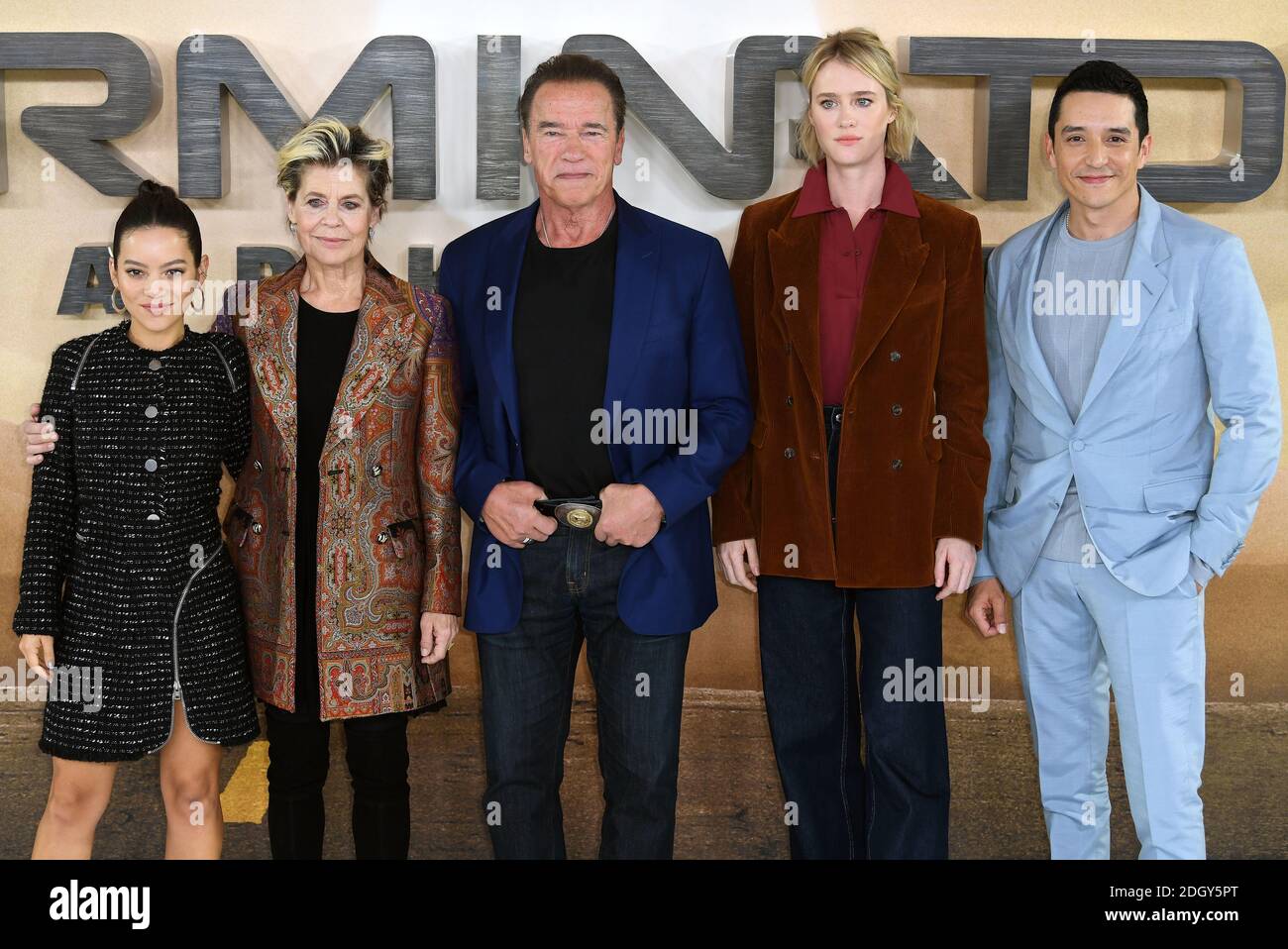 Natalia Reyes, Linda Hamilton, Arnold Schwarzenegger, Mackenzie Davis and Gabriel Luna (left to right) attending the Terminator: Dark Fate photocall at the Mandarin Oriental Hotel, London.  Stock Photo