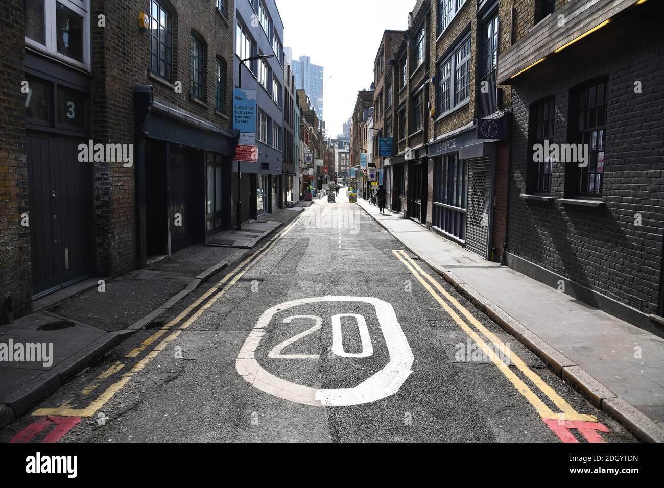 20 miles per hour zone, Shoreditch, City of London. Photo credit should read: Doug Peters/EMPICS Stock Photo