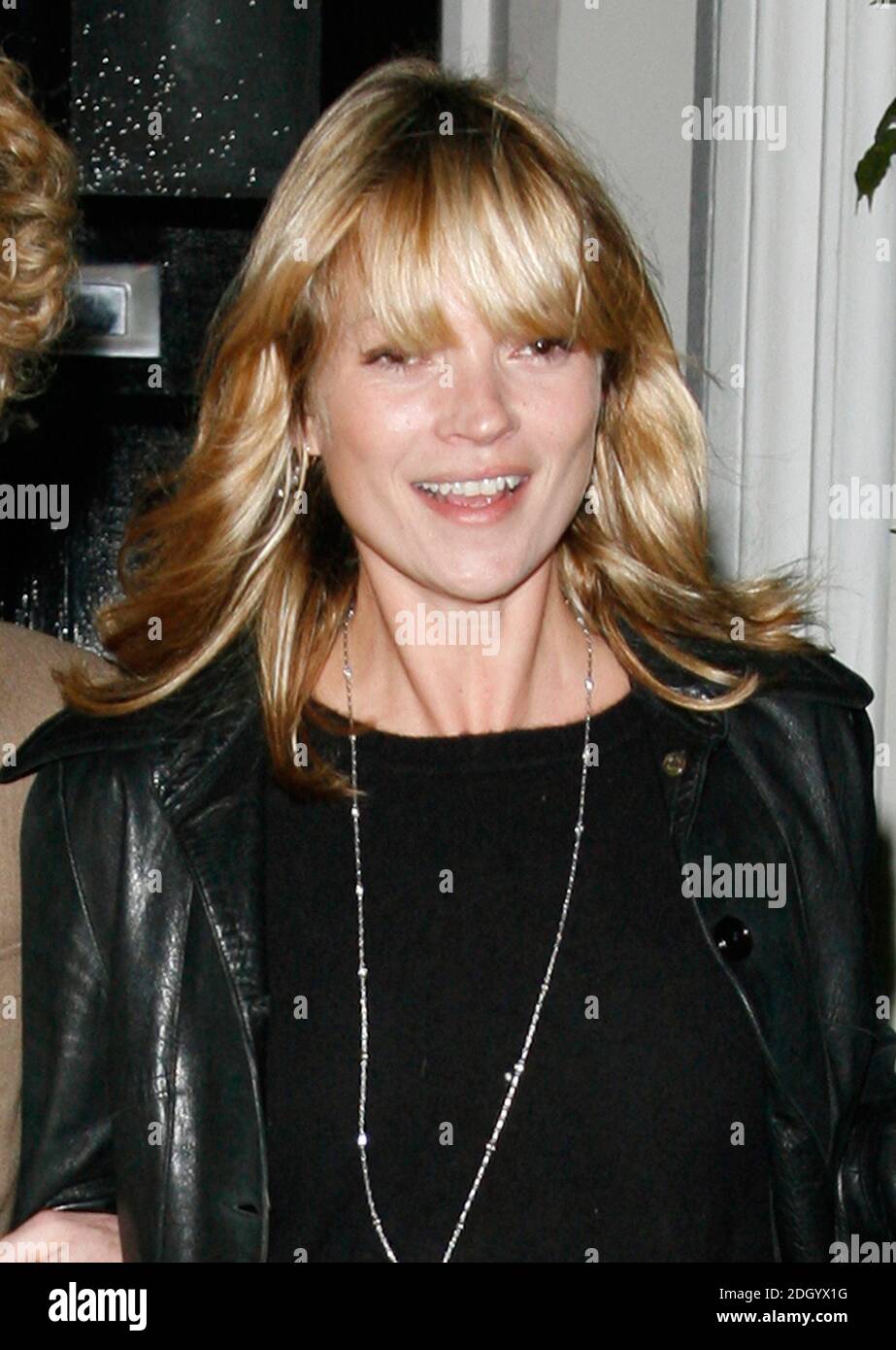 lørdag Tilstedeværelse koncept Kate Moss spotted sporting her new fringe whilst out with friend and  stylist James Brown, in central London Stock Photo - Alamy