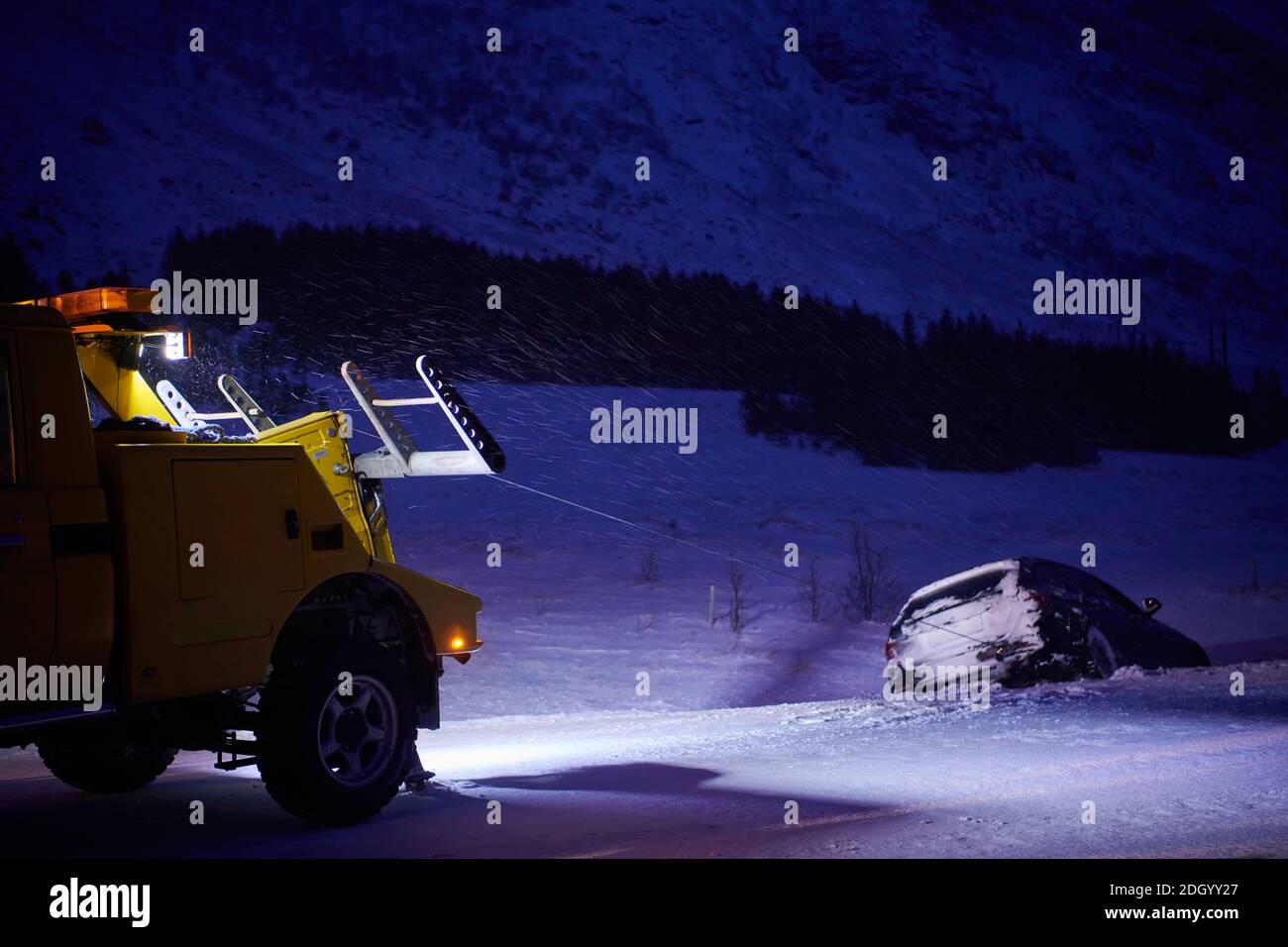 Car being towed after accident in snow storm Stock Photo - Alamy