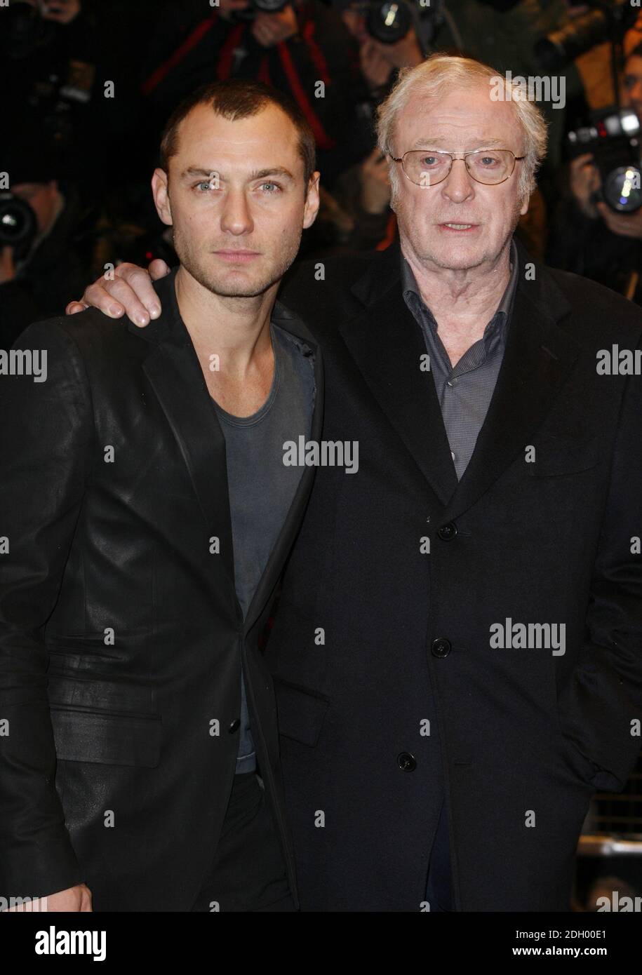 Jude Law and Sir Michael Caine arriving at the premiere of Sleuth, Odeon West End Cinema, Leicester Square, London. Stock Photo