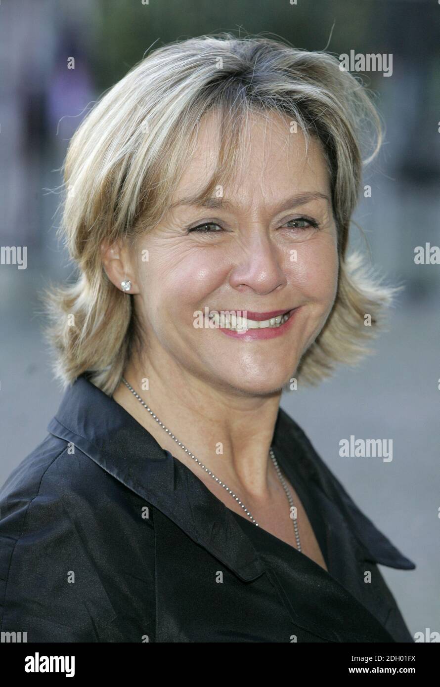Amanda Burton High Resolution Stock Photography And Images Alamy