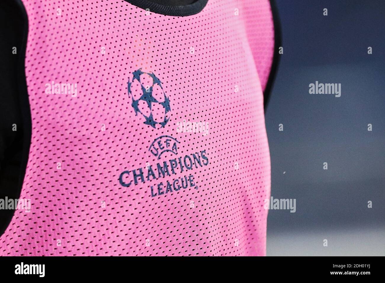 A detail of the Champions League logo on Lazio t-shirt during warm up before the UEFA Champions League, Group F football ma / LM Stock Photo