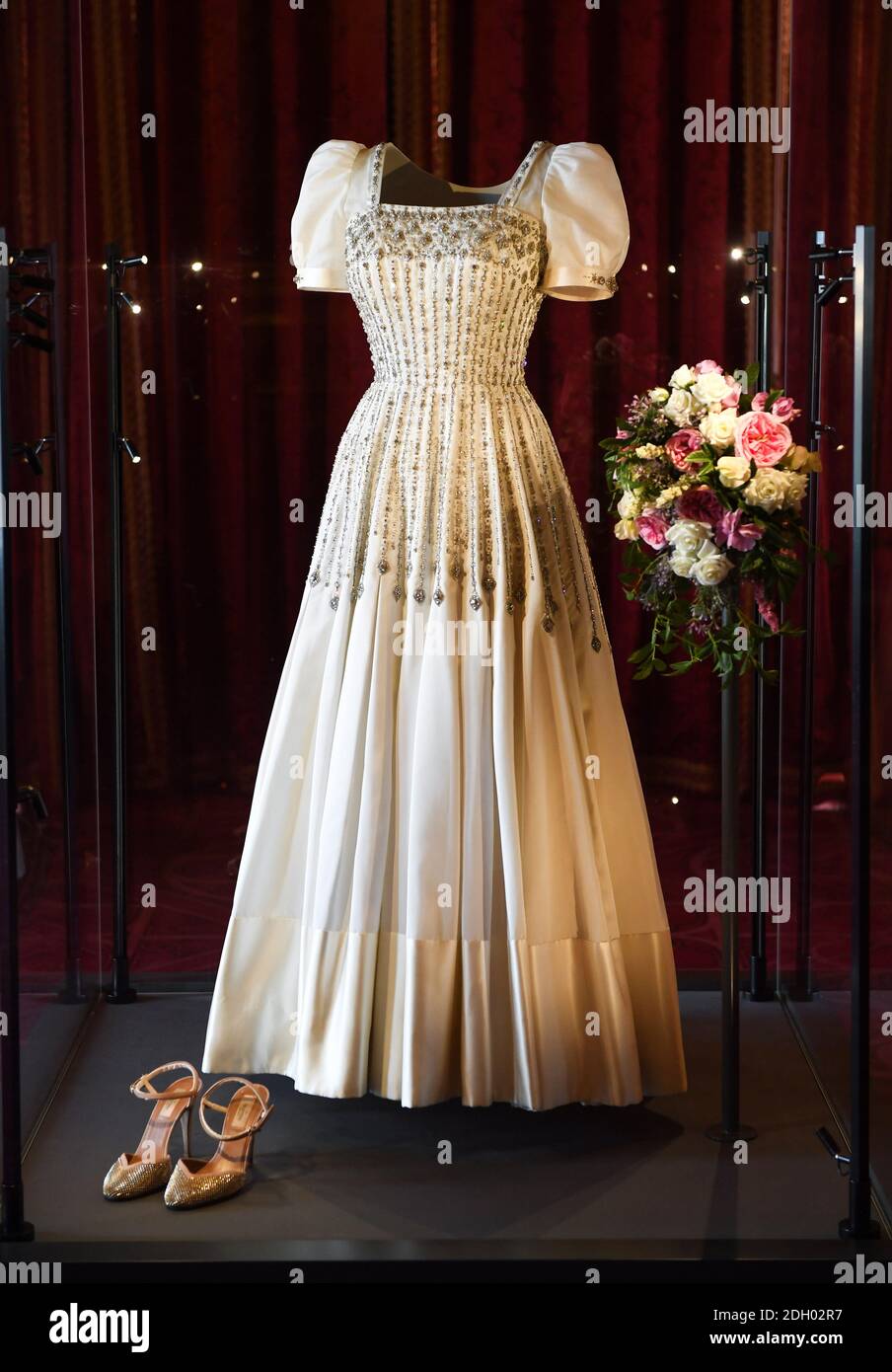 Norman hartnell wedding dress 2025