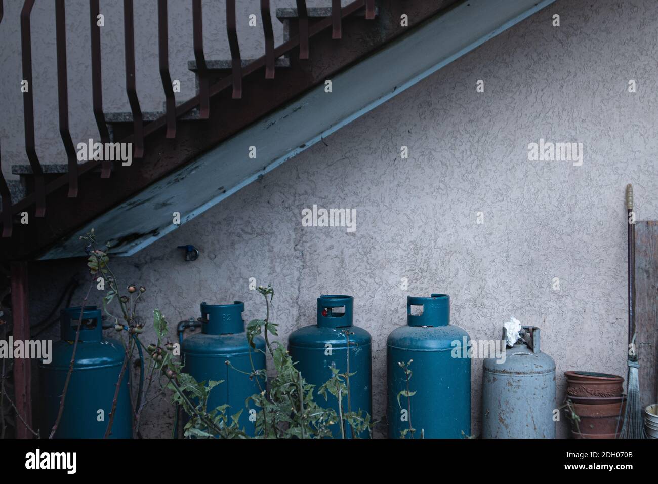 Gas tanks hires stock photography and images Alamy