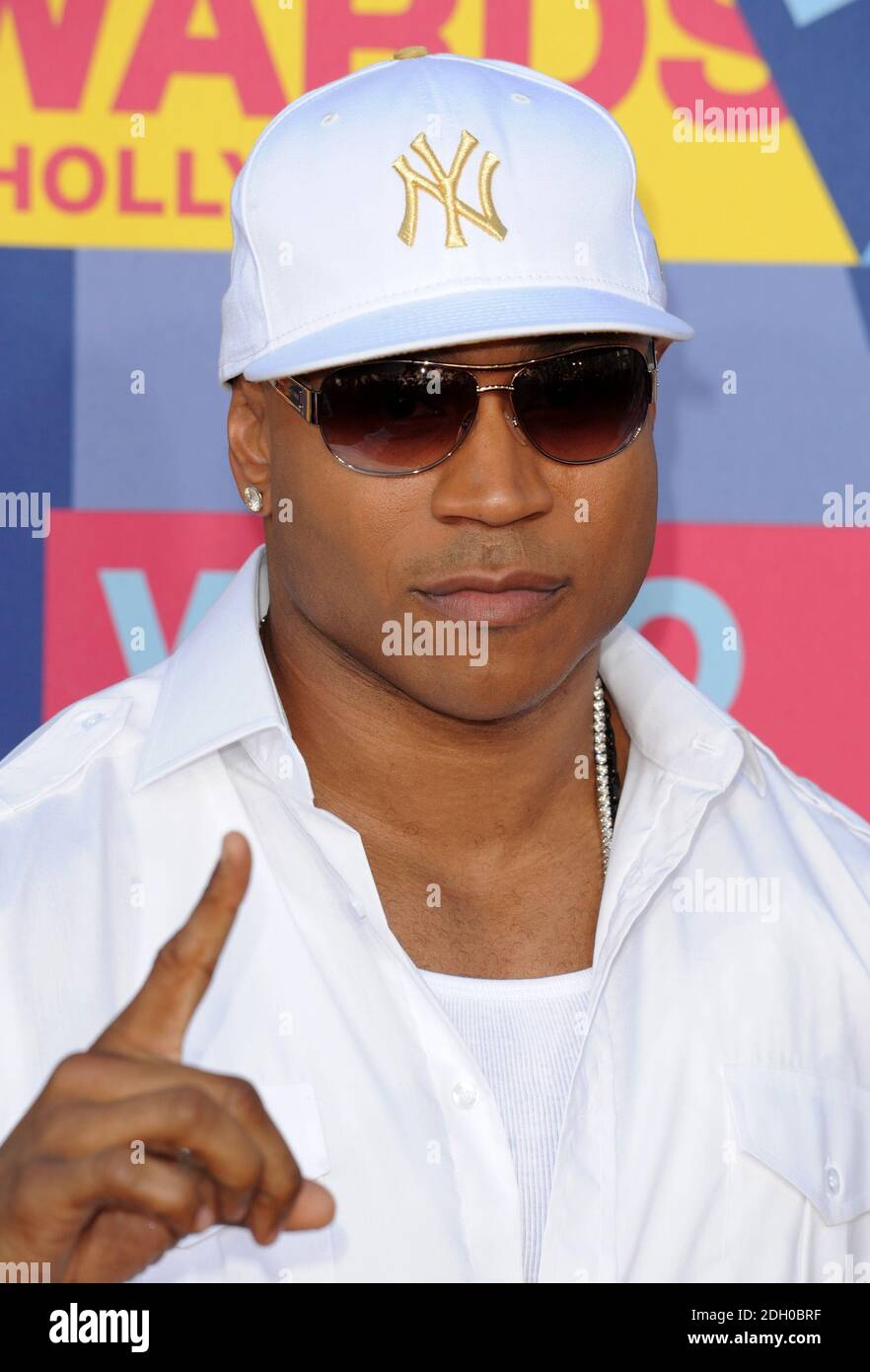 LL Cool J arrives for the 2008 MTV Video Music Awards at Paramount