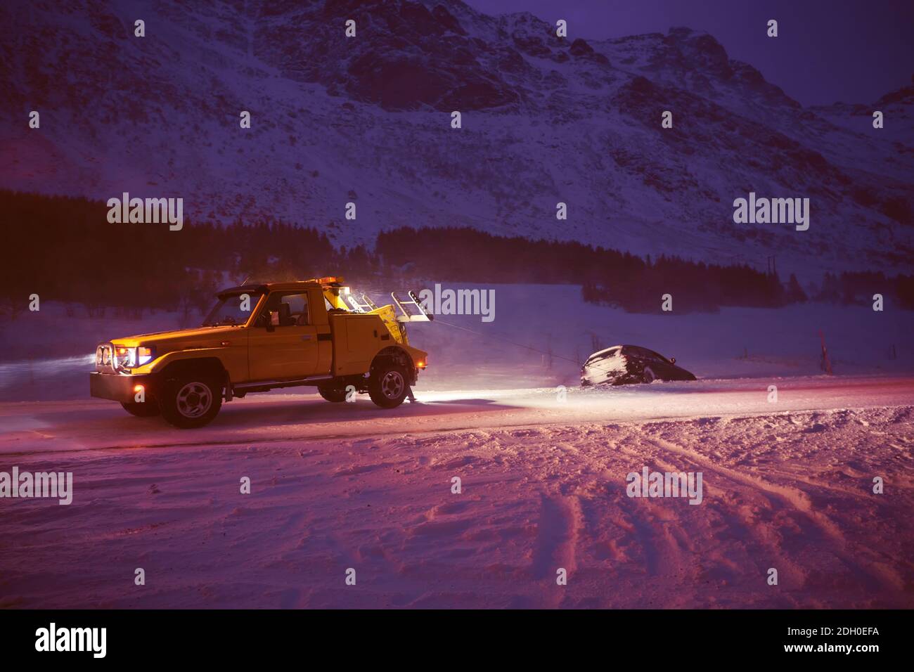Car being towed after accident in snow storm Stock Photo - Alamy