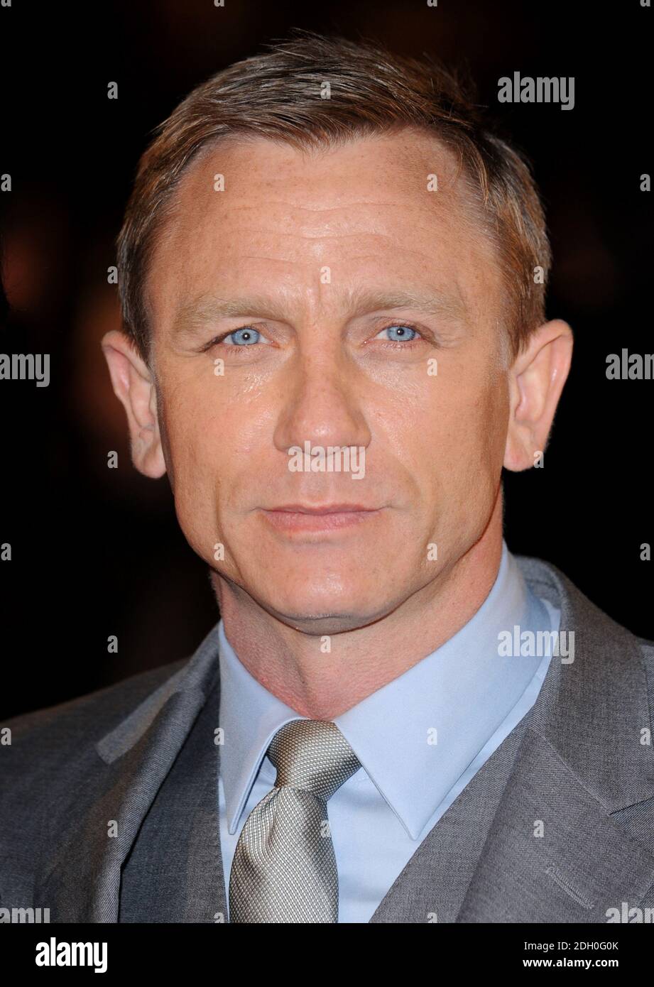 Daniel Craig arrives for the European premiere of Defiance at the Odeon ...